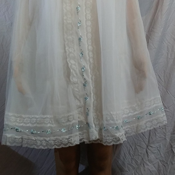 VintageWhite W/Blue Rose Lingerie Peignoir Set (S) - Picture 5 of 10